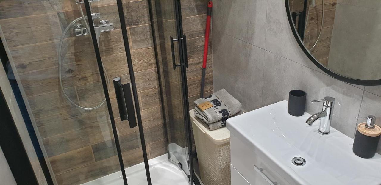 Apartamenty Rynek R แชมิตช์ ภายนอก รูปภาพ