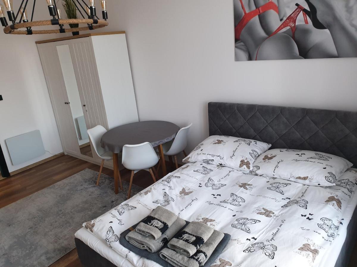 Apartamenty Rynek R แชมิตช์ ภายนอก รูปภาพ